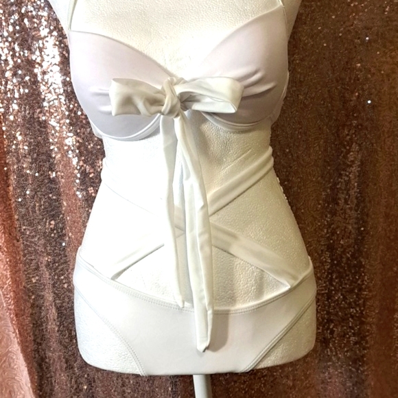 NWOT THE ONLY BIKINI YOULL EVER NEED! SZ SMALL MULTI-WAY BIKINI♥️♥️♥️♥️ - Picture 3 of 4